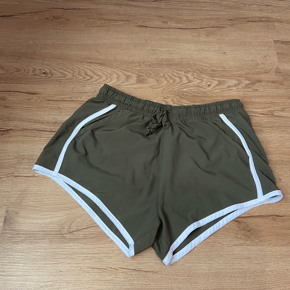Green and white aeropostale short-shorts size small